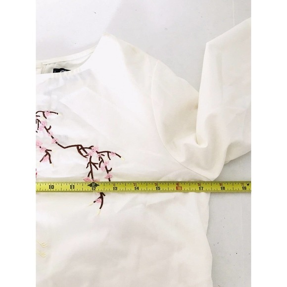 Asos Petite | Embroidered Bird Top Size US 2 White Button Back Peplum Crewneck - Picture 5 of 8